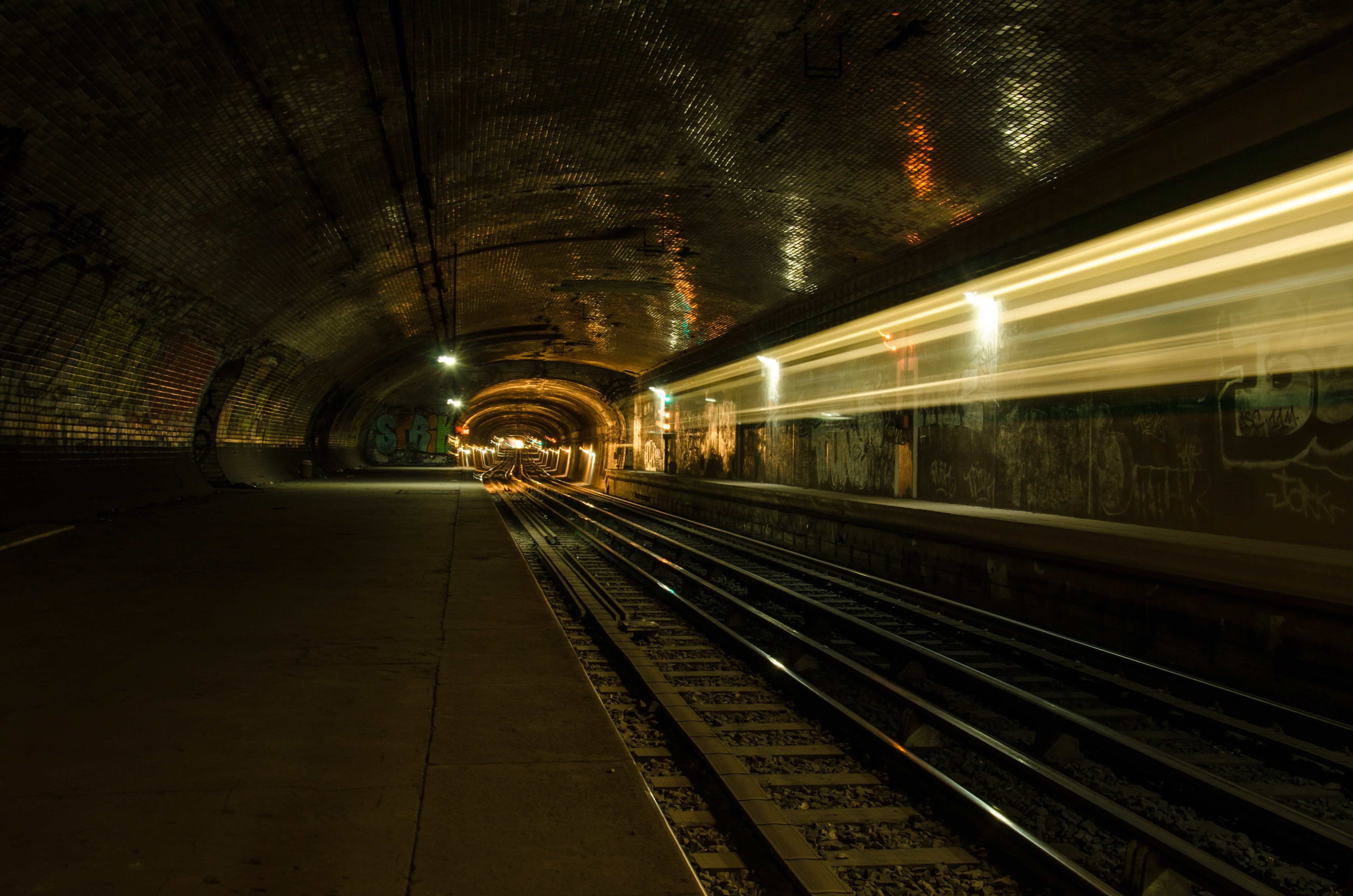 Ghost train, Abandonned station